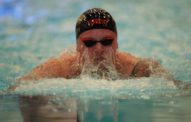 全国青少年游泳比赛线上直播，见证新一代游泳天才的崛起！